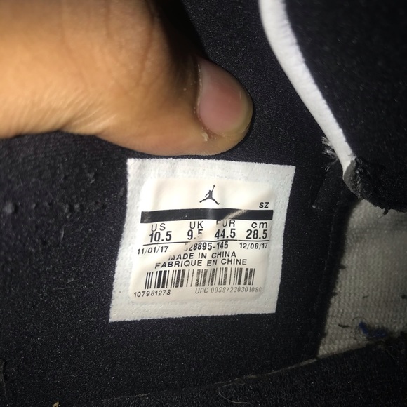 Air Jordan Emerald 11 - Picture 2 of 8